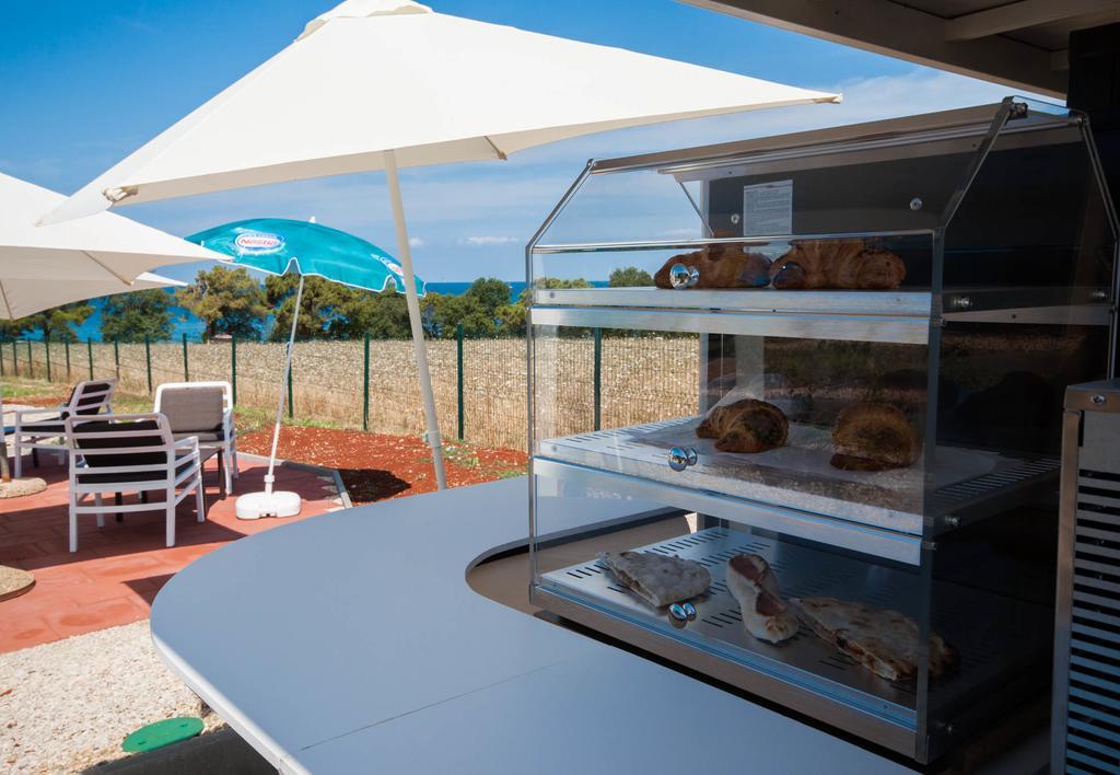 Camping Adria Mobile Homes In Camping Kastanija Novigrad Istria Buitenkant foto