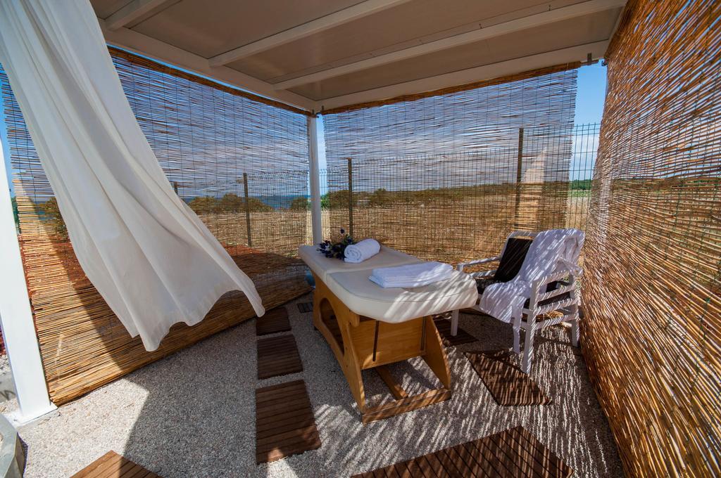 Camping Adria Mobile Homes In Camping Kastanija Novigrad Istria Buitenkant foto