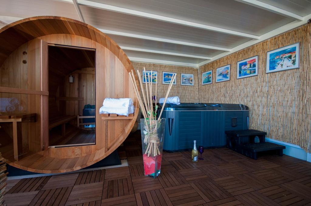 Camping Adria Mobile Homes In Camping Kastanija Novigrad Istria Buitenkant foto