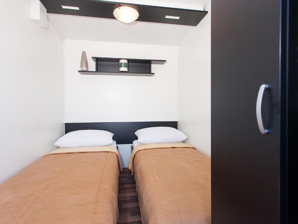 Camping Adria Mobile Homes In Camping Kastanija Novigrad Istria Kamer foto