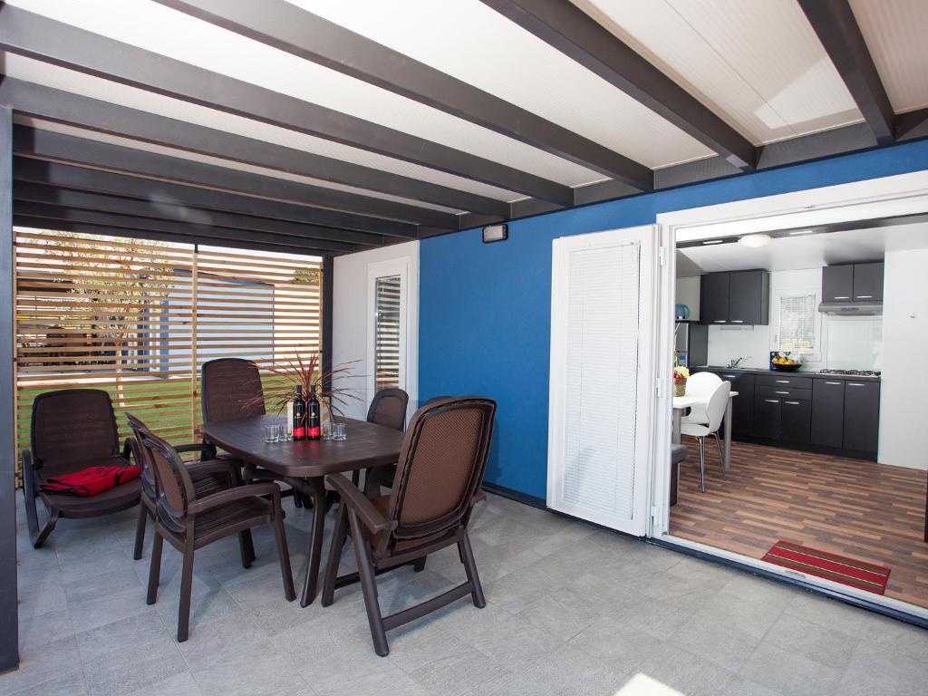 Camping Adria Mobile Homes In Camping Kastanija Novigrad Istria Buitenkant foto
