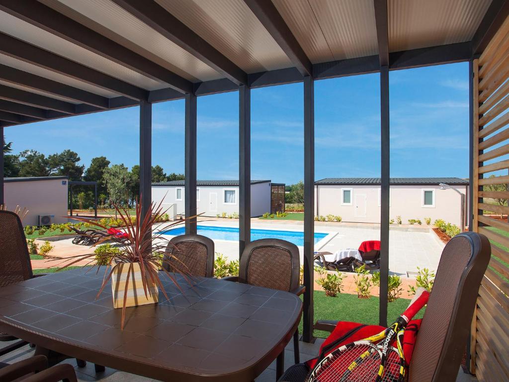Camping Adria Mobile Homes In Camping Kastanija Novigrad Istria Buitenkant foto