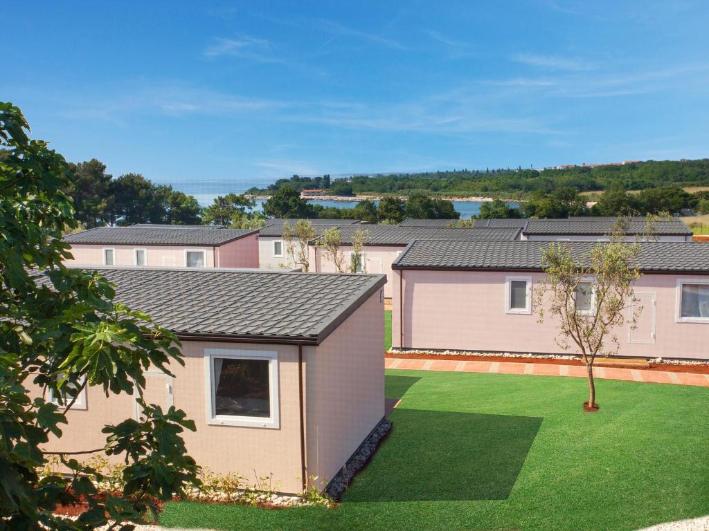 Camping Adria Mobile Homes In Camping Kastanija Novigrad Istria Buitenkant foto