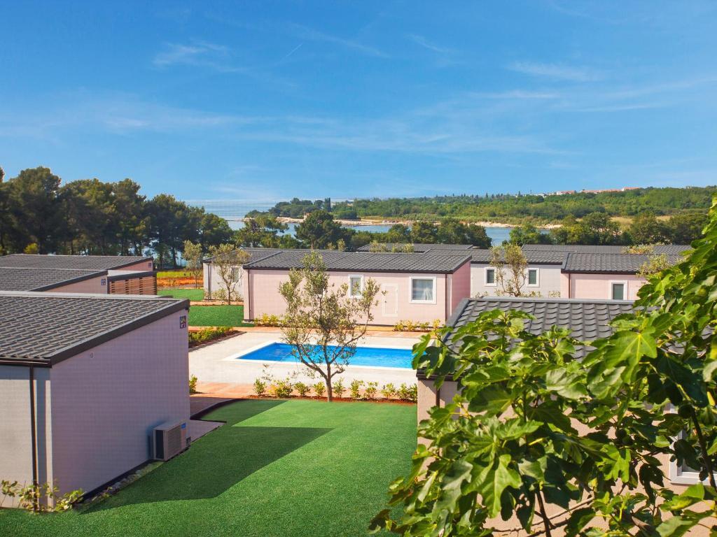 Camping Adria Mobile Homes In Camping Kastanija Novigrad Istria Buitenkant foto