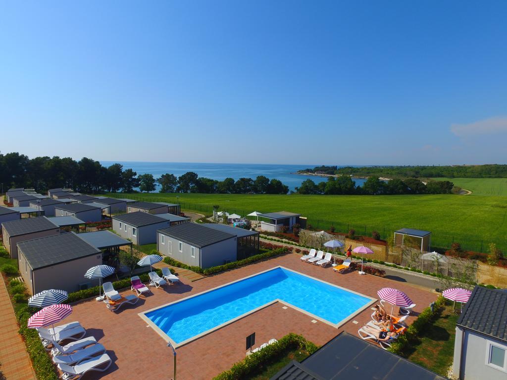 Camping Adria Mobile Homes In Camping Kastanija Novigrad Istria Buitenkant foto
