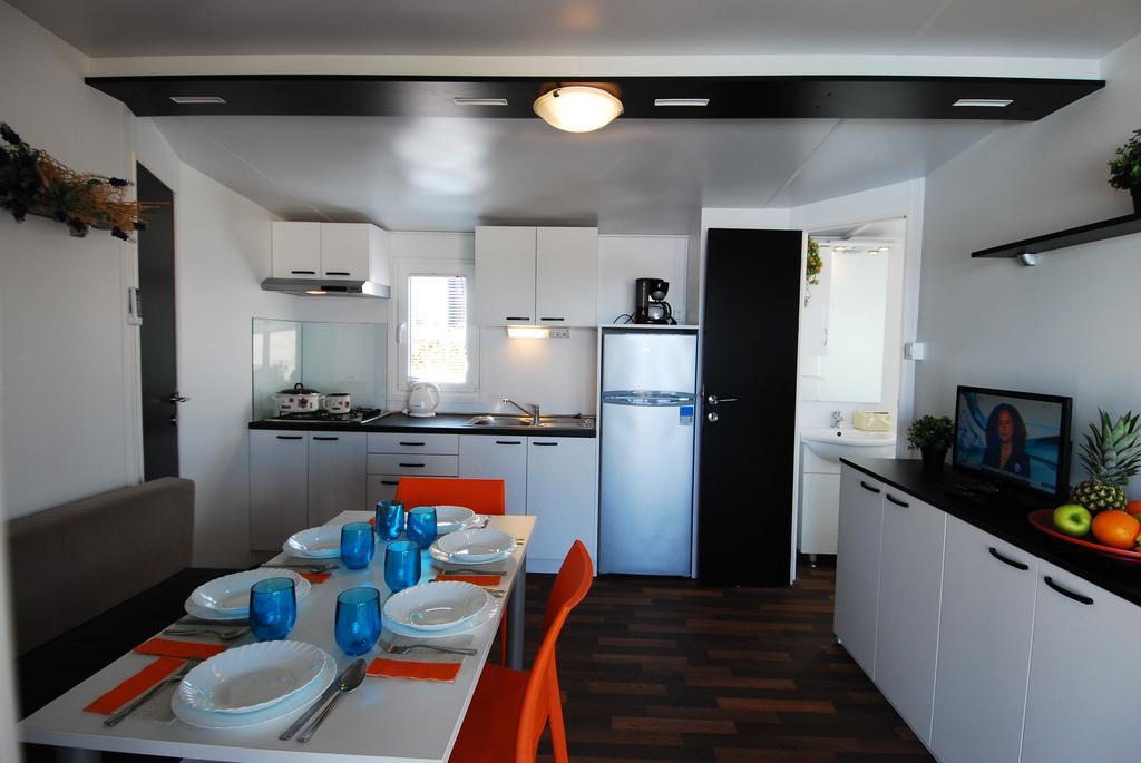 Camping Adria Mobile Homes In Camping Kastanija Novigrad Istria Buitenkant foto