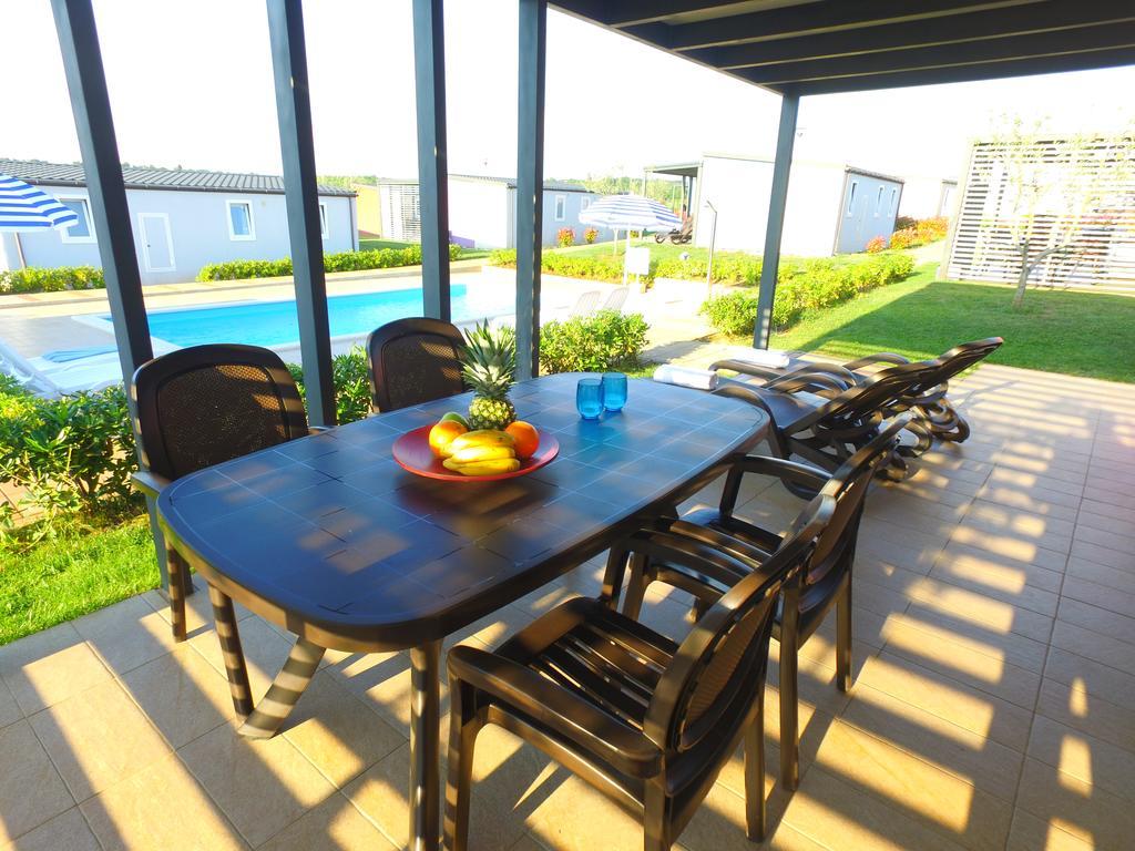 Camping Adria Mobile Homes In Camping Kastanija Novigrad Istria Buitenkant foto
