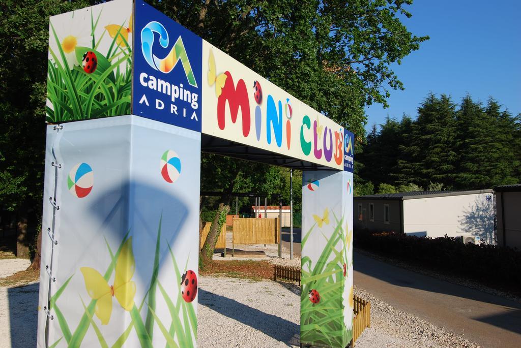 Camping Adria Mobile Homes In Camping Kastanija Novigrad Istria Buitenkant foto