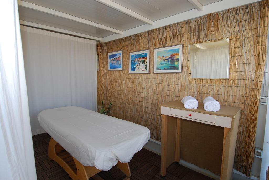 Camping Adria Mobile Homes In Camping Kastanija Novigrad Istria Buitenkant foto