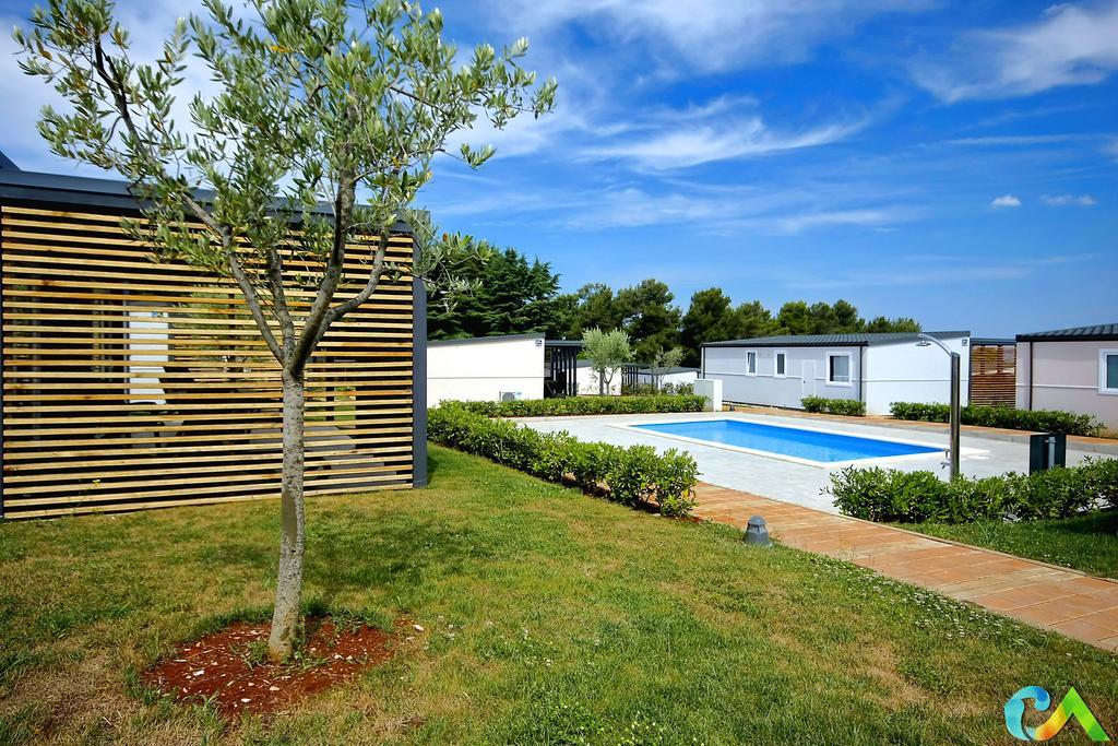 Camping Adria Mobile Homes In Camping Kastanija Novigrad Istria Buitenkant foto
