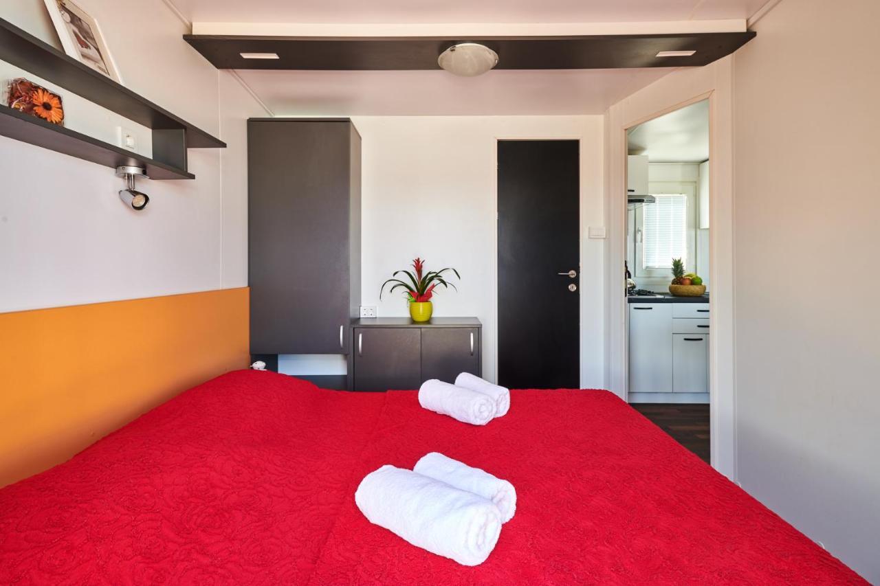 Camping Adria Mobile Homes In Camping Kastanija Novigrad Istria Buitenkant foto