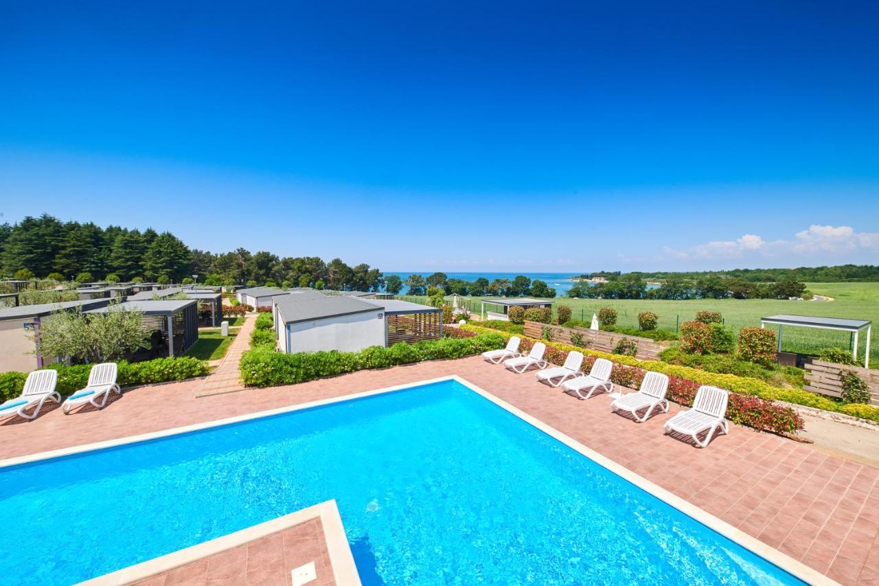 Camping Adria Mobile Homes In Camping Kastanija Novigrad Istria Buitenkant foto
